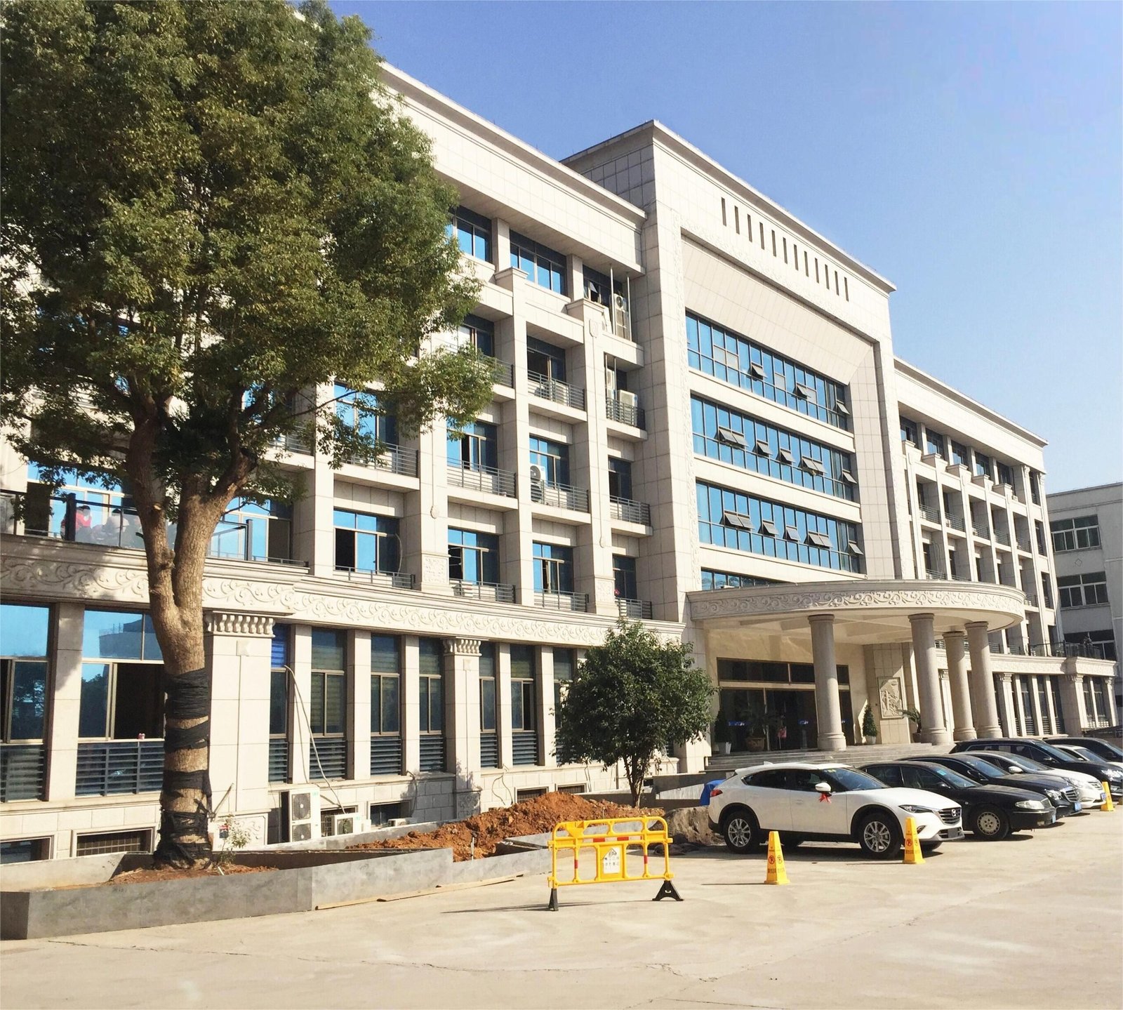 Yiben rhinestone factory exterior in Guangzhou, China